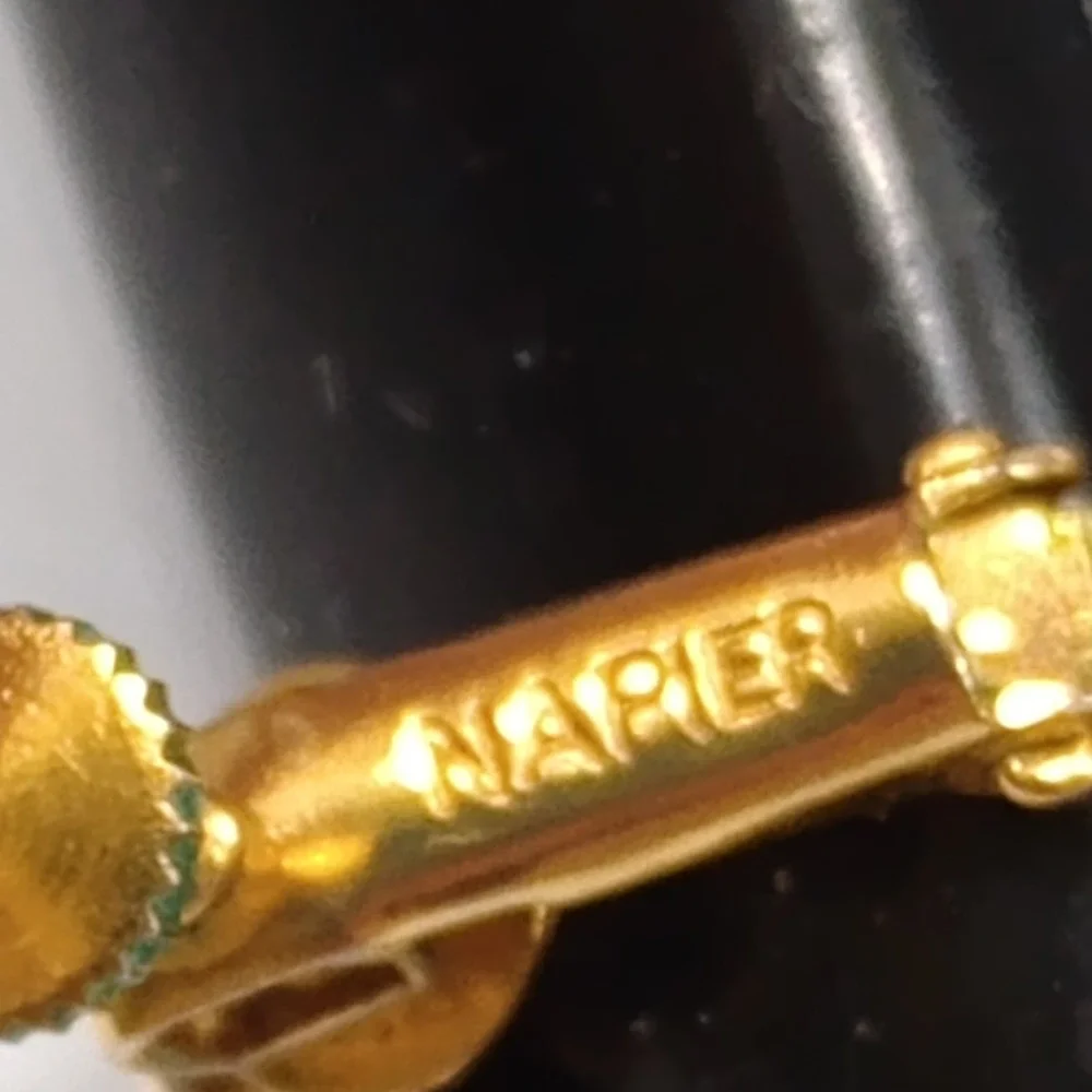 Vintage Napier Gold Tone Hoop Earrings‎ Clip On Screw Back Signed Retro